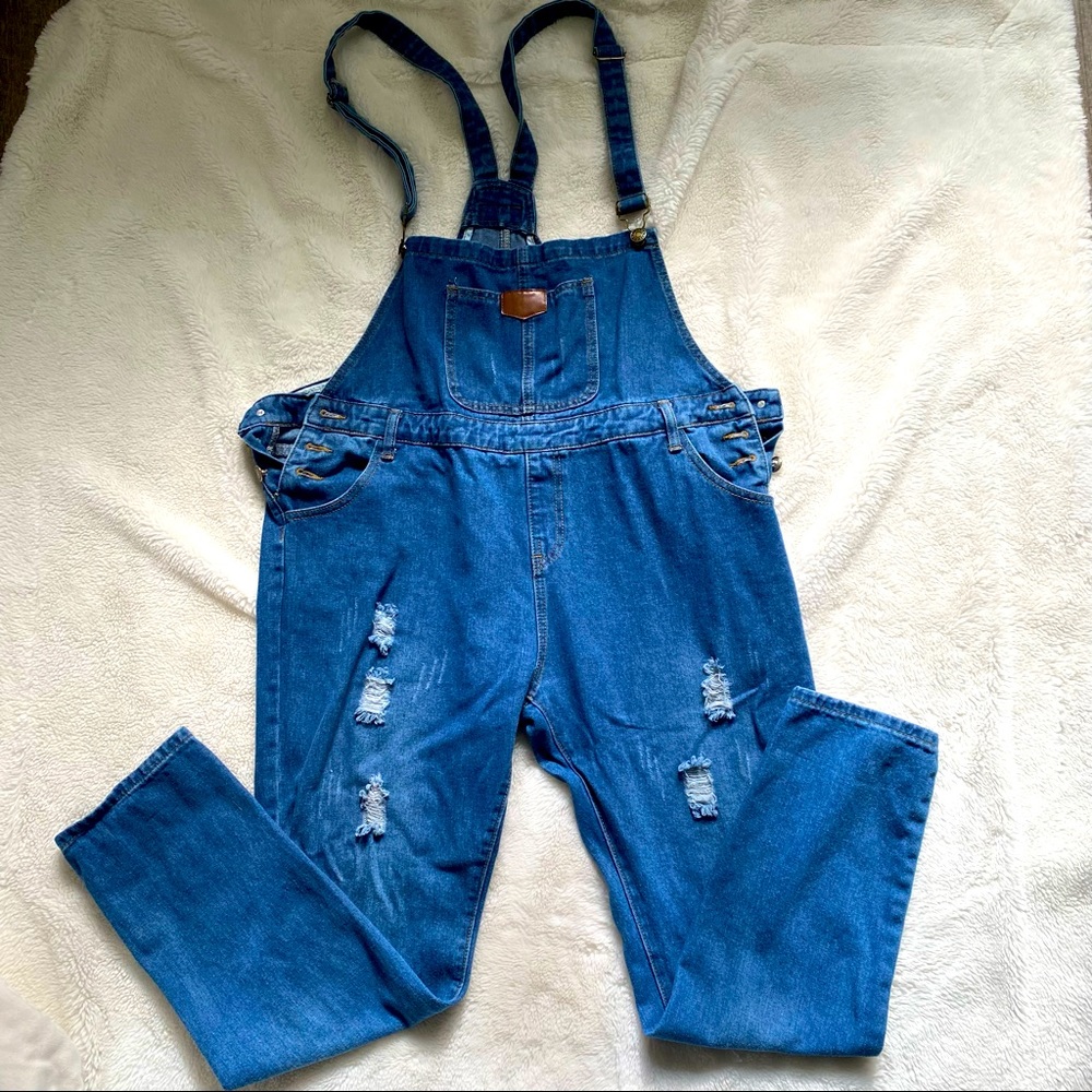 👖 Women's XL Distressed Denim Overalls.
